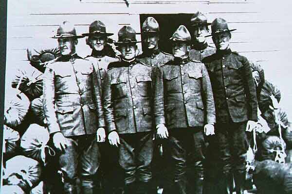 Img21.jpg (123949 bytes)