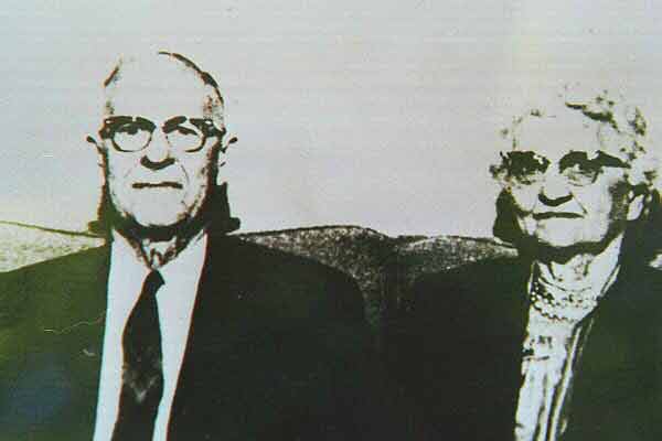 Thenry.jpg (60727 bytes)